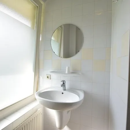 Spacious Holiday In With Private Terrace * ברח אן דאל