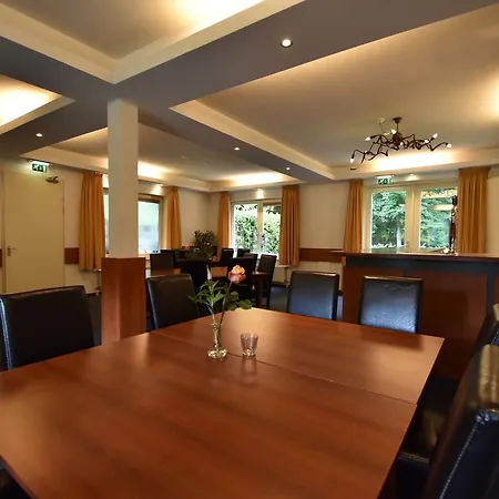 Spacious Holiday In With Private Terrace * ברח אן דאל