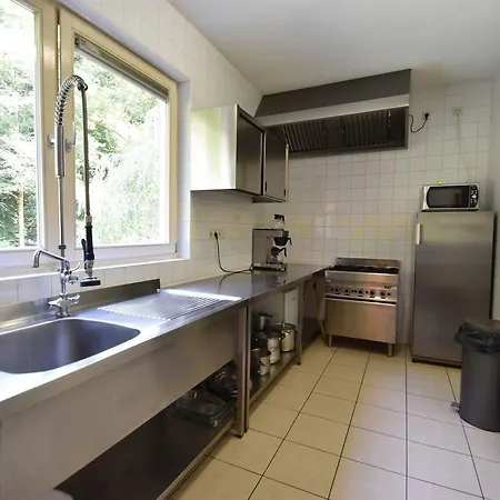 Spacious Holiday In With Private Terrace בית נופש