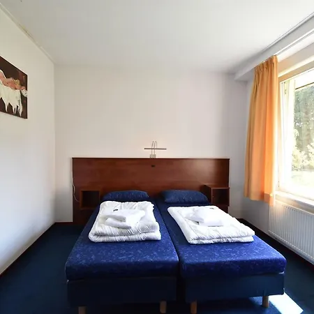 Spacious Holiday In With Private Terrace * ברח אן דאל