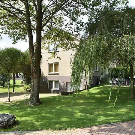 Spacious Holiday In With Private Terrace בית נופש ברח אן דאל